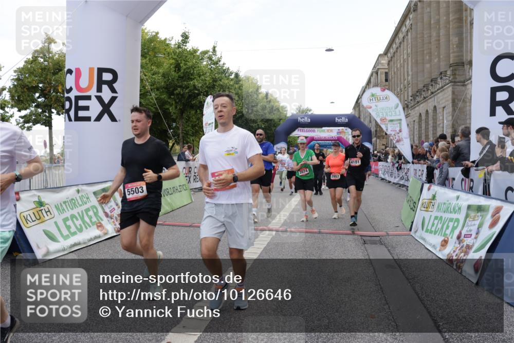 06.09.2026 - CURREX Alsterlauf Yannick Fuchs http://msf.ph/oto/10126646 06.09.2026 10:04:42 Ziel 2074, 2121, 2203, 2357, 2583, 2658, 2957, 3004, 3005, 3101, 3451, 3807, 4052, 4181, 4413, 4415, 4431, 4516, 4744, 4874, 5071, 5275, 5503, 5504, 5566, 5576, 5644, 5767, 6063, 8237 meine-sportfotos.de