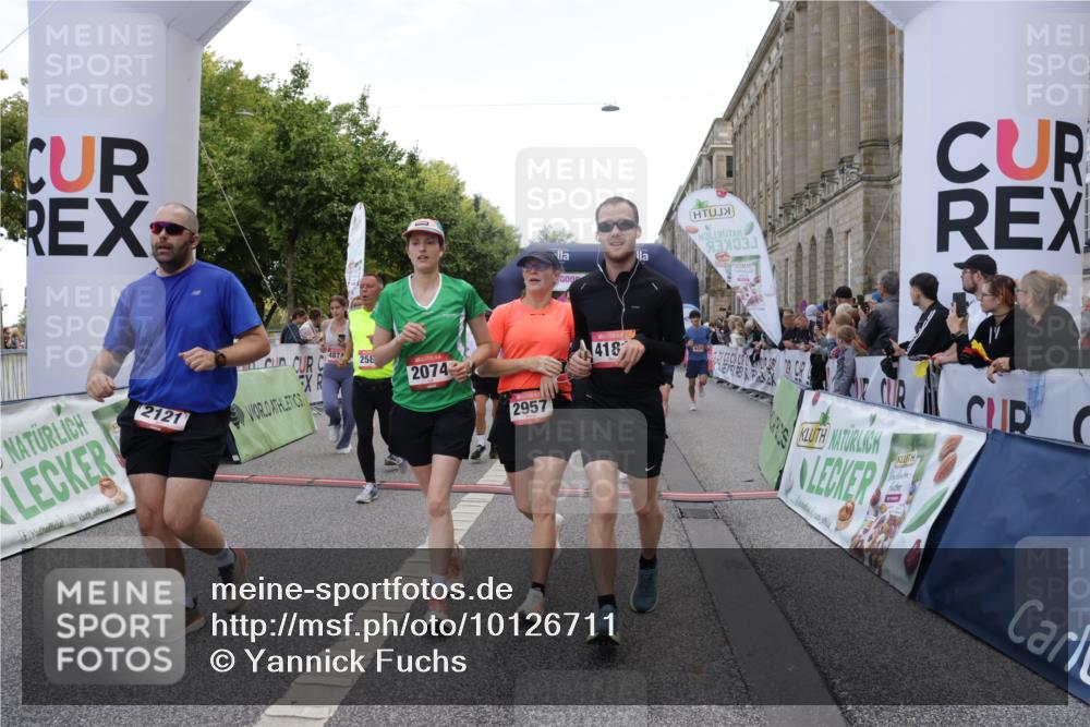 06.09.2026 - CURREX Alsterlauf Yannick Fuchs http://msf.ph/oto/10126711 06.09.2026 10:04:43 Ziel 2074, 2121, 2203, 2278, 2357, 2583, 2658, 2957, 3004, 3005, 3101, 3451, 4052, 4181, 4413, 4415, 4431, 4516, 4744, 4874, 5275, 5503, 5504, 5566, 5568, 5576, 5767, 6063, 8237 meine-sportfotos.de