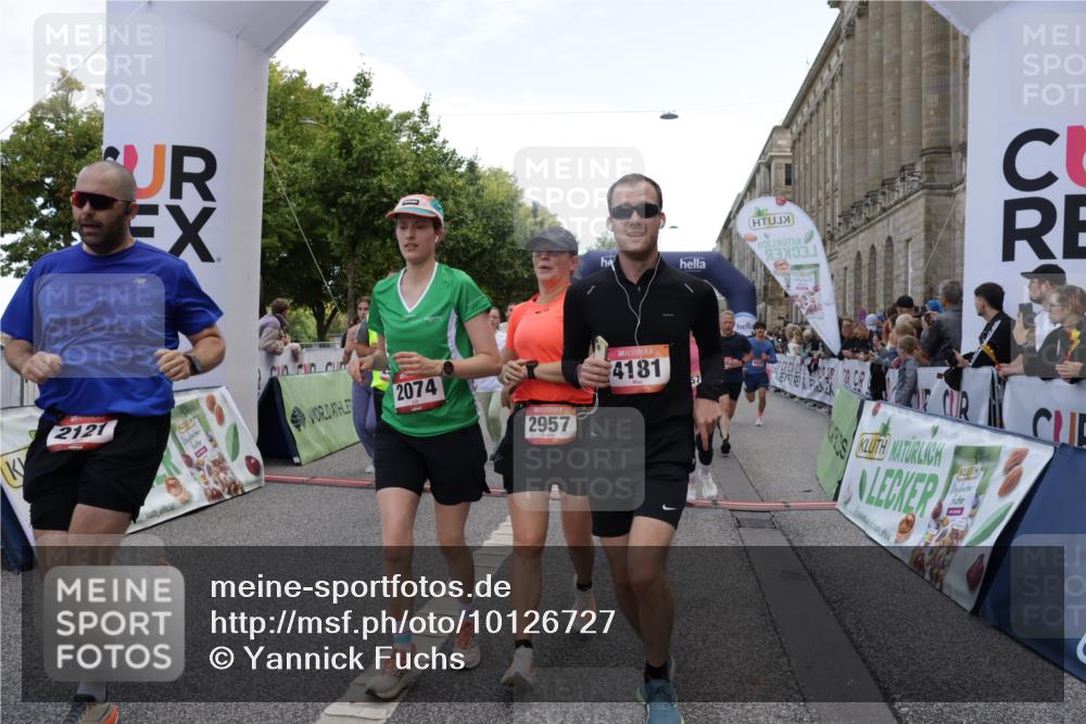 06.09.2026 - CURREX Alsterlauf Yannick Fuchs http://msf.ph/oto/10126727 06.09.2026 10:04:44 Ziel 2074, 2121, 2203, 2278, 2357, 2583, 2658, 2957, 3004, 3005, 3101, 3109, 3451, 4181, 4413, 4415, 4516, 4744, 4874, 5275, 5503, 5504, 5566, 5568, 5576, 5767, 6063, 8237 meine-sportfotos.de