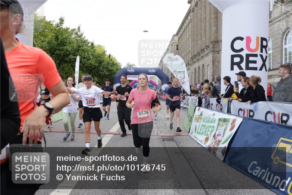 06.09.2026 - CURREX Alsterlauf Yannick Fuchs http://msf.ph/oto/10126745 06.09.2026 10:04:45 Ziel 2074, 2121, 2203, 2278, 2357, 2583, 2658, 2957, 3004, 3005, 3101, 3109, 3451, 4181, 4413, 4415, 4516, 4744, 4874, 5275, 5503, 5504, 5566, 5568, 5576, 5767, 8237 meine-sportfotos.de
