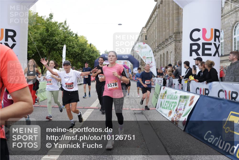 06.09.2026 - CURREX Alsterlauf Yannick Fuchs http://msf.ph/oto/10126751 06.09.2026 10:04:45 Ziel 2074, 2121, 2203, 2278, 2357, 2583, 2658, 2957, 3004, 3005, 3101, 3109, 3451, 4181, 4413, 4415, 4516, 4744, 4874, 5275, 5503, 5504, 5566, 5568, 5576, 5767, 8237 meine-sportfotos.de