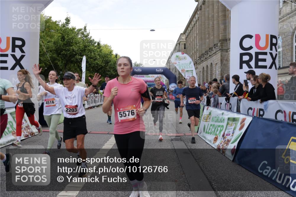 06.09.2026 - CURREX Alsterlauf Yannick Fuchs http://msf.ph/oto/10126766 06.09.2026 10:04:45 Ziel 2074, 2121, 2203, 2278, 2357, 2583, 2658, 2957, 3004, 3005, 3101, 3109, 3451, 4181, 4413, 4415, 4516, 4744, 4874, 5275, 5503, 5504, 5566, 5568, 5576, 5767, 8237 meine-sportfotos.de
