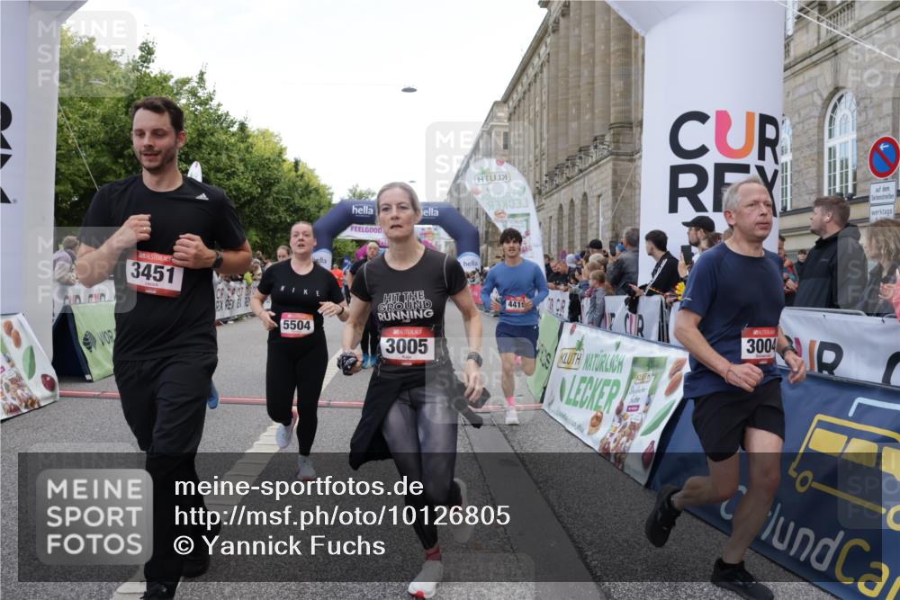 06.09.2026 - CURREX Alsterlauf Yannick Fuchs http://msf.ph/oto/10126805 06.09.2026 10:04:47 Ziel 2074, 2121, 2133, 2203, 2278, 2357, 2583, 2658, 2776, 2957, 3004, 3005, 3101, 3109, 3451, 4181, 4413, 4415, 4516, 4704, 4874, 5275, 5503, 5504, 5566, 5568, 5576, 5767, 8237 meine-sportfotos.de