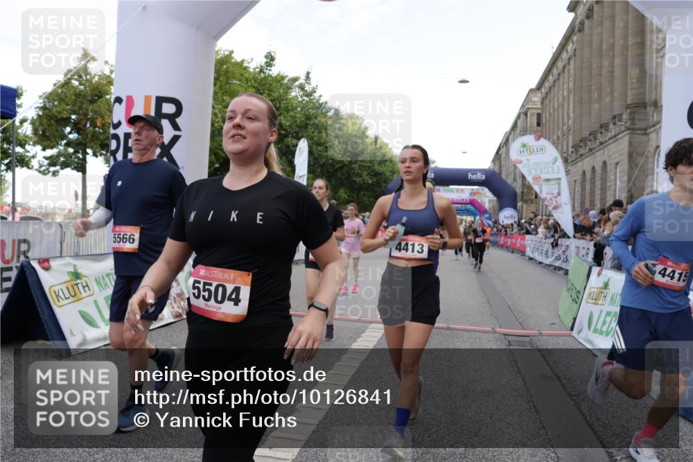 06.09.2026 - CURREX Alsterlauf Yannick Fuchs http://msf.ph/oto/10126841 06.09.2026 10:04:48 Ziel 2074, 2121, 2133, 2203, 2278, 2357, 2583, 2658, 2776, 2957, 3004, 3005, 3101, 3109, 3451, 4181, 4413, 4415, 4516, 4704, 4874, 5275, 5503, 5504, 5566, 5568, 5576, 8237 meine-sportfotos.de