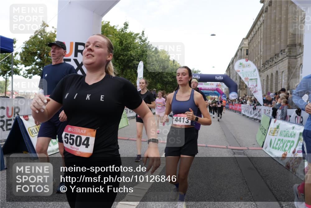 06.09.2026 - CURREX Alsterlauf Yannick Fuchs http://msf.ph/oto/10126846 06.09.2026 10:04:48 Ziel 2074, 2121, 2133, 2203, 2278, 2357, 2583, 2658, 2776, 2957, 3004, 3005, 3101, 3109, 3451, 4181, 4413, 4415, 4516, 4704, 4874, 5275, 5503, 5504, 5566, 5568, 5576, 8237 meine-sportfotos.de