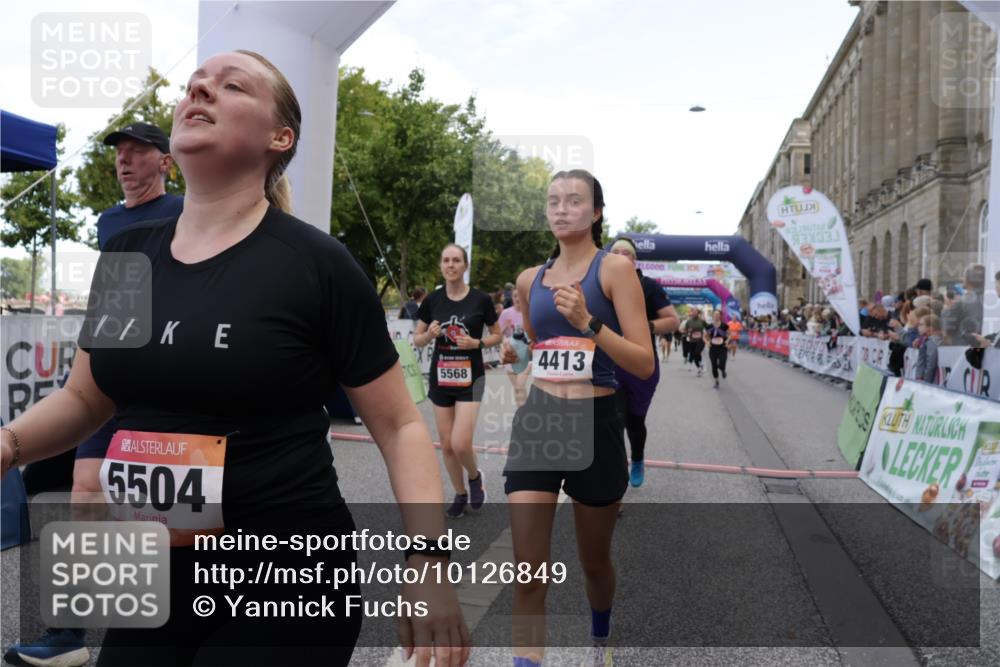 06.09.2026 - CURREX Alsterlauf Yannick Fuchs http://msf.ph/oto/10126849 06.09.2026 10:04:48 Ziel 2074, 2121, 2133, 2203, 2278, 2357, 2583, 2658, 2776, 2957, 3004, 3005, 3101, 3109, 3451, 4181, 4413, 4415, 4516, 4704, 4874, 5275, 5503, 5504, 5566, 5568, 5576, 8237 meine-sportfotos.de