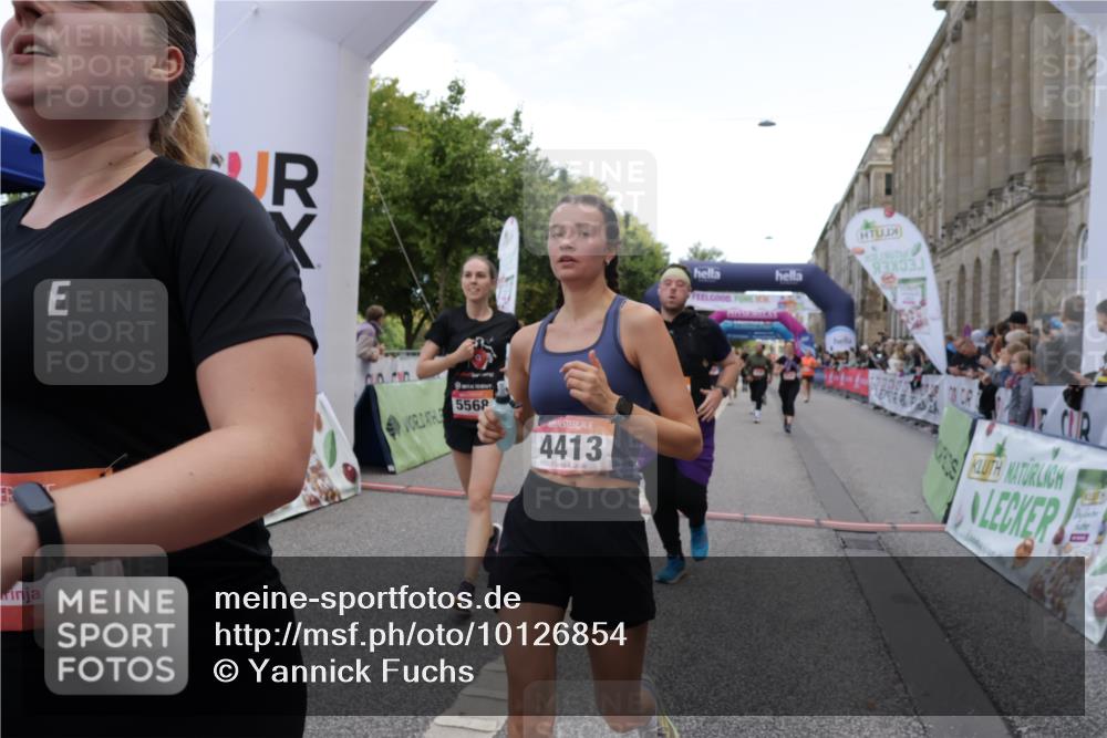 06.09.2026 - CURREX Alsterlauf Yannick Fuchs http://msf.ph/oto/10126854 06.09.2026 10:04:48 Ziel 2074, 2121, 2133, 2203, 2278, 2357, 2583, 2658, 2776, 2957, 3004, 3005, 3101, 3109, 3451, 4181, 4413, 4415, 4516, 4704, 4874, 5275, 5503, 5504, 5566, 5568, 5576, 8237 meine-sportfotos.de