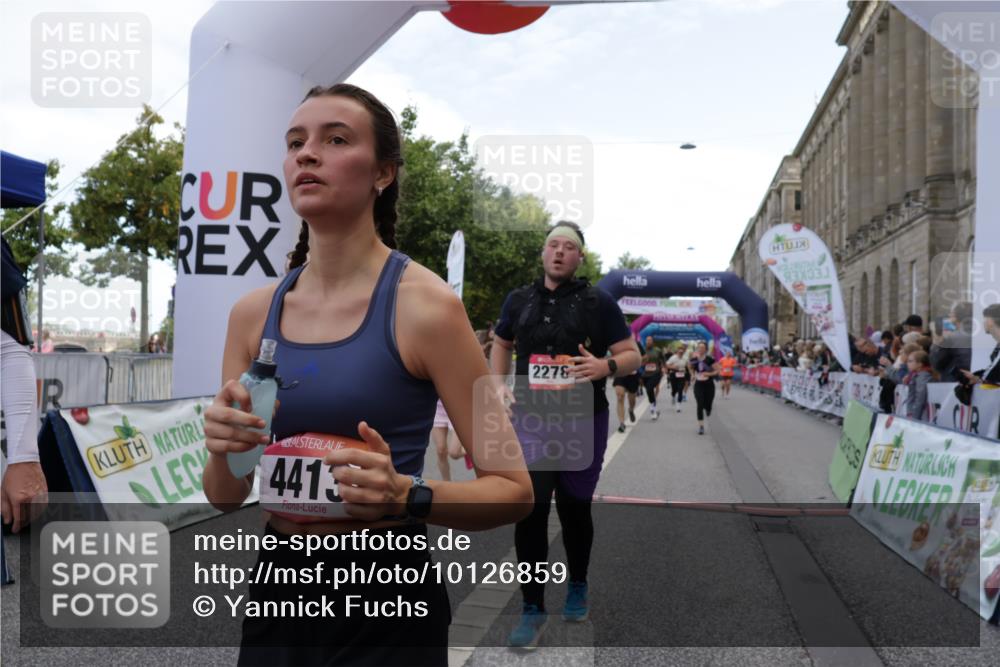 06.09.2026 - CURREX Alsterlauf Yannick Fuchs http://msf.ph/oto/10126859 06.09.2026 10:04:49 Ziel 2074, 2095, 2121, 2133, 2203, 2278, 2357, 2583, 2658, 2776, 2957, 3004, 3005, 3109, 3451, 4181, 4413, 4415, 4516, 4704, 4874, 5275, 5504, 5566, 5568, 5576 meine-sportfotos.de