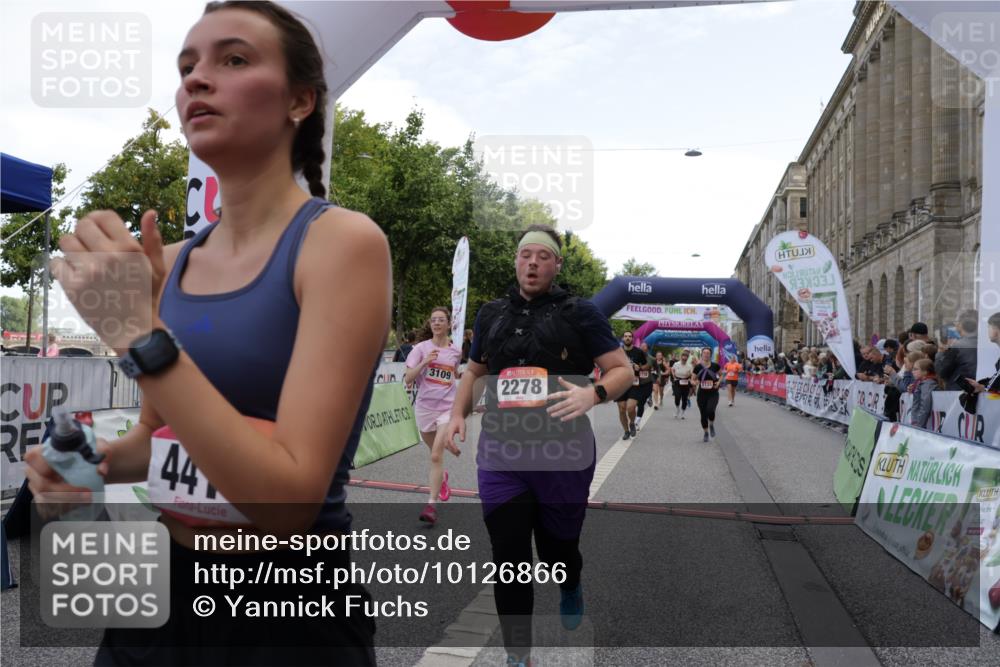 06.09.2026 - CURREX Alsterlauf Yannick Fuchs http://msf.ph/oto/10126866 06.09.2026 10:04:49 Ziel 2074, 2095, 2121, 2133, 2203, 2278, 2357, 2583, 2658, 2776, 2957, 3004, 3005, 3109, 3451, 4181, 4413, 4415, 4516, 4704, 4874, 5275, 5504, 5566, 5568, 5576 meine-sportfotos.de