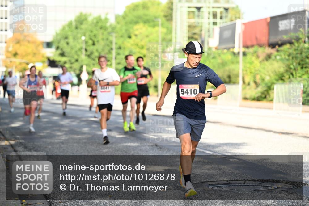 06.09.2026 - CURREX Alsterlauf Dr. Thomas Lammeyer http://msf.ph/oto/10126878 06.09.2026 09:46:07 Laufen 6641, 5410 meine-sportfotos.de