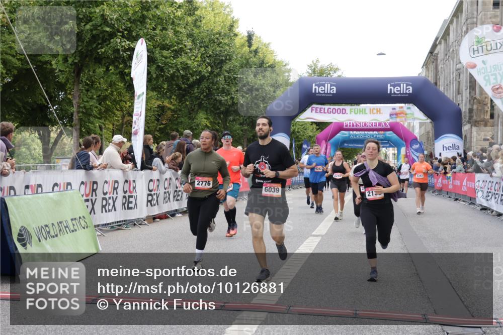 06.09.2026 - CURREX Alsterlauf Yannick Fuchs http://msf.ph/oto/10126881 06.09.2026 10:04:50 Ziel 2074, 2095, 2121, 2133, 2203, 2278, 2357, 2583, 2658, 2776, 2957, 3004, 3005, 3109, 3451, 4181, 4413, 4415, 4516, 4593, 4704, 4874, 4892, 5275, 5504, 5566, 5568, 5576, 8242 meine-sportfotos.de