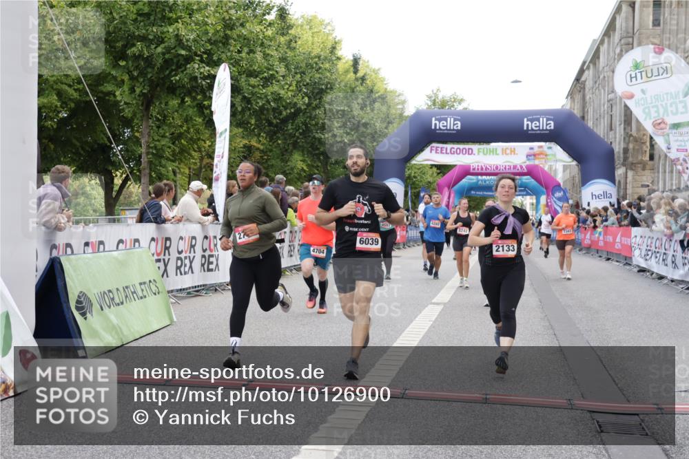 06.09.2026 - CURREX Alsterlauf Yannick Fuchs http://msf.ph/oto/10126900 06.09.2026 10:04:51 Ziel 2095, 2133, 2203, 2278, 2357, 2583, 2658, 2776, 3004, 3005, 3109, 3451, 3452, 4413, 4415, 4516, 4593, 4704, 4874, 4892, 5275, 5504, 5566, 5568, 5576, 6282, 8242 meine-sportfotos.de
