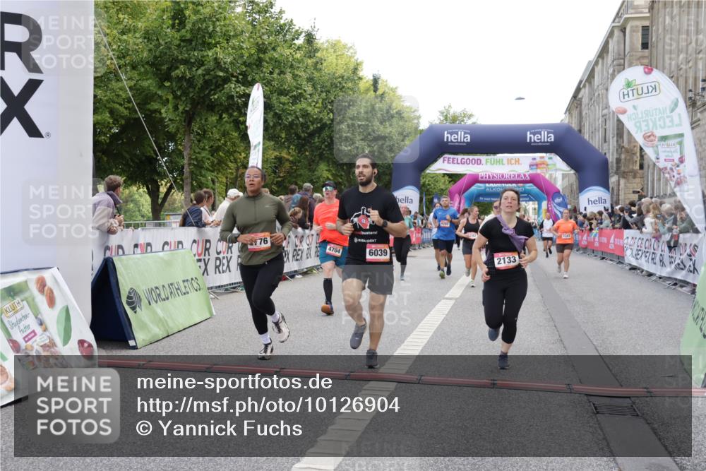 06.09.2026 - CURREX Alsterlauf Yannick Fuchs http://msf.ph/oto/10126904 06.09.2026 10:04:51 Ziel 2095, 2133, 2203, 2278, 2357, 2583, 2658, 2776, 3004, 3005, 3109, 3451, 3452, 4413, 4415, 4516, 4593, 4704, 4874, 4892, 5275, 5504, 5566, 5568, 5576, 6282, 8242 meine-sportfotos.de