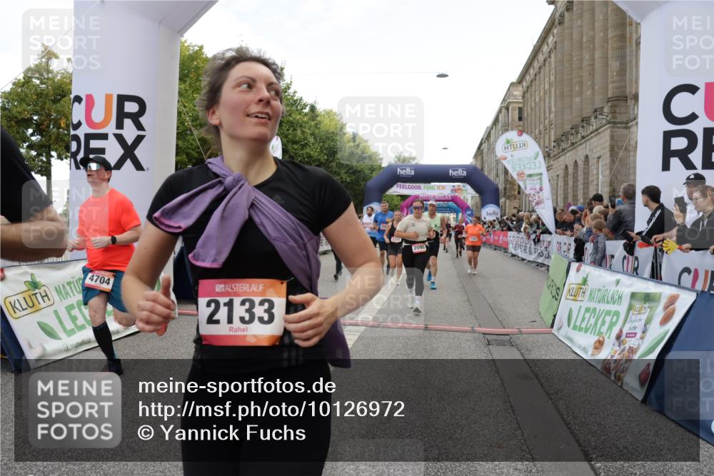 06.09.2026 - CURREX Alsterlauf Yannick Fuchs http://msf.ph/oto/10126972 06.09.2026 10:04:53 Ziel 2095, 2133, 2278, 2343, 2776, 3109, 3412, 3452, 4413, 4415, 4593, 4704, 4892, 5504, 5566, 5568, 6282, 8242 meine-sportfotos.de