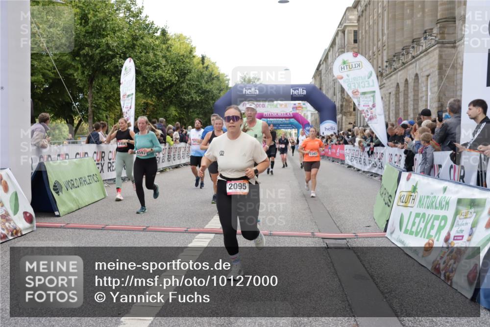 06.09.2026 - CURREX Alsterlauf Yannick Fuchs http://msf.ph/oto/10127000 06.09.2026 10:04:54 Ziel 2095, 2133, 2278, 2343, 2512, 2776, 3109, 3412, 3452, 4413, 4415, 4593, 4704, 4892, 5022, 5568, 6282, 8242 meine-sportfotos.de