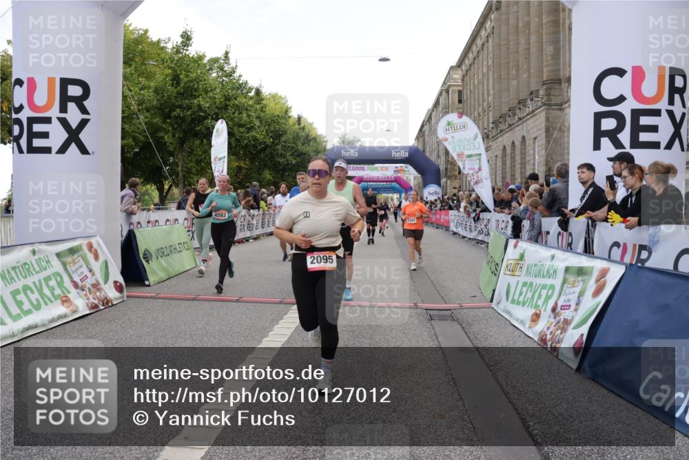 06.09.2026 - CURREX Alsterlauf Yannick Fuchs http://msf.ph/oto/10127012 06.09.2026 10:04:54 Ziel 2095, 2133, 2278, 2343, 2512, 2776, 3109, 3412, 3452, 4413, 4415, 4593, 4704, 4892, 5022, 5568, 6282, 8242 meine-sportfotos.de