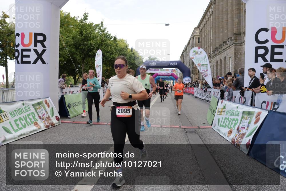 06.09.2026 - CURREX Alsterlauf Yannick Fuchs http://msf.ph/oto/10127021 06.09.2026 10:04:55 Ziel 2095, 2133, 2278, 2343, 2512, 2776, 3109, 3412, 3452, 3853, 3854, 3968, 4593, 4704, 4892, 5022, 5568, 6282, 8242 meine-sportfotos.de