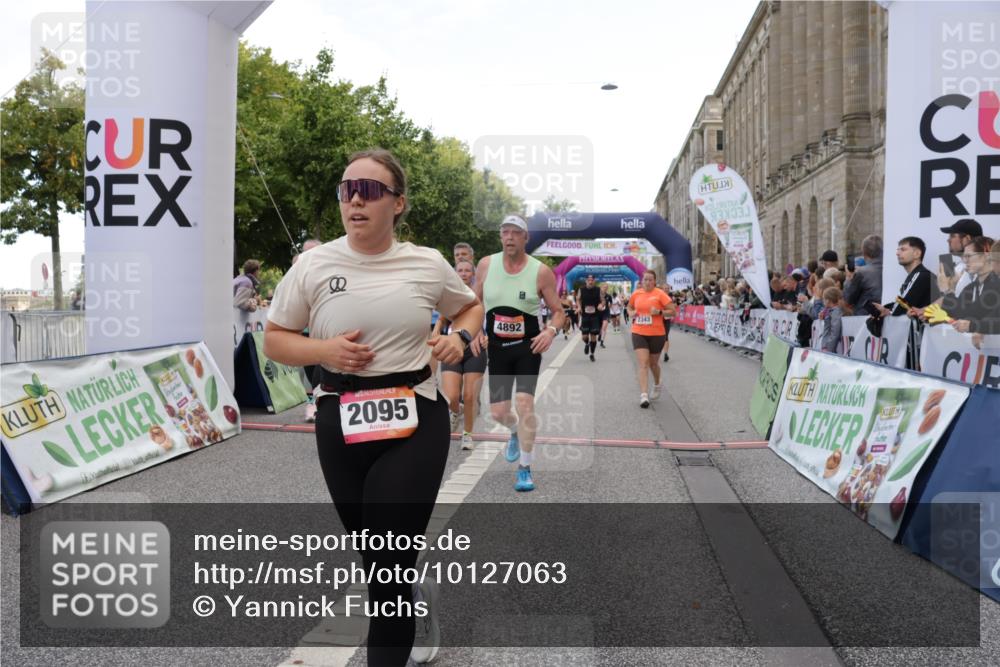 06.09.2026 - CURREX Alsterlauf Yannick Fuchs http://msf.ph/oto/10127063 06.09.2026 10:04:55 Ziel 2095, 2133, 2278, 2343, 2512, 2776, 3109, 3412, 3452, 3853, 3854, 3968, 4593, 4704, 4892, 5022, 5568, 6282, 8242 meine-sportfotos.de