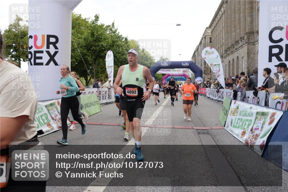 06.09.2026 - CURREX Alsterlauf Yannick Fuchs http://msf.ph/oto/10127073 06.09.2026 10:04:56 Ziel 2095, 2133, 2343, 2512, 2776, 3109, 3412, 3452, 3853, 3854, 3968, 4593, 4704, 4892, 5022, 5329, 6282, 8242 meine-sportfotos.de