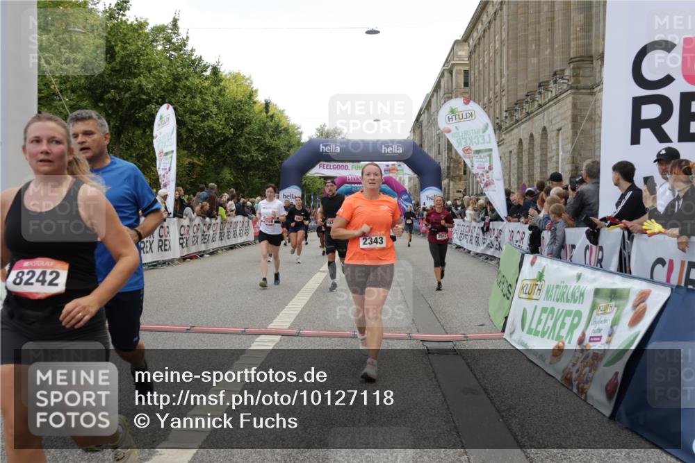 06.09.2026 - CURREX Alsterlauf Yannick Fuchs http://msf.ph/oto/10127118 06.09.2026 10:04:57 Ziel 2095, 2133, 2343, 2512, 2776, 3412, 3452, 3853, 3854, 3968, 4593, 4704, 4892, 5022, 5329, 6282, 8242, 8298 meine-sportfotos.de