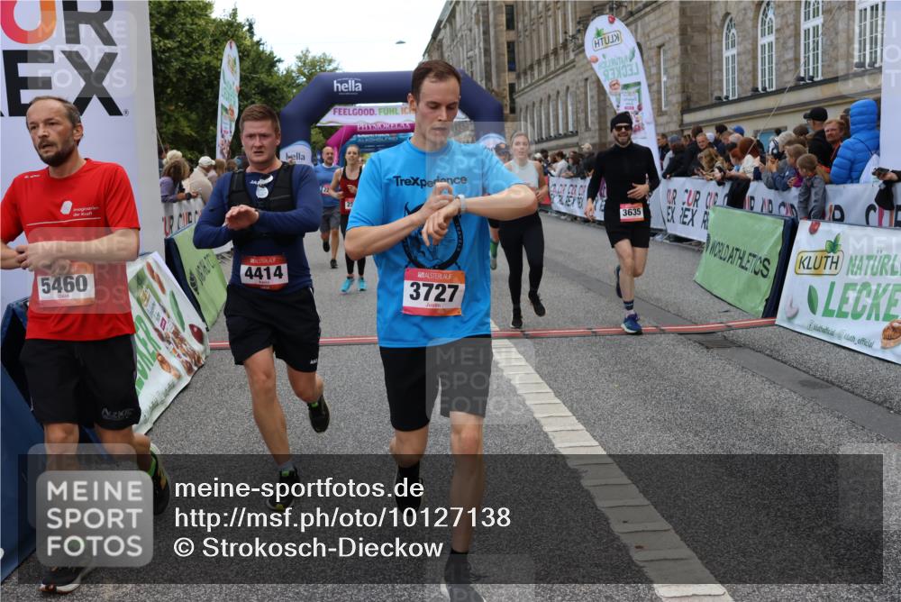 06.09.2026 - CURREX Alsterlauf Strokosch-Dieckow http://msf.ph/oto/10127138 06.09.2026 10:00:55 Ziel 2251, 2849, 2895, 3068, 3274, 3295, 3634, 3635, 3726, 3727, 3735, 4414, 5077, 5240, 5460, 5577, 5724, 6283, 6397, 6480, 8207, 8293 meine-sportfotos.de