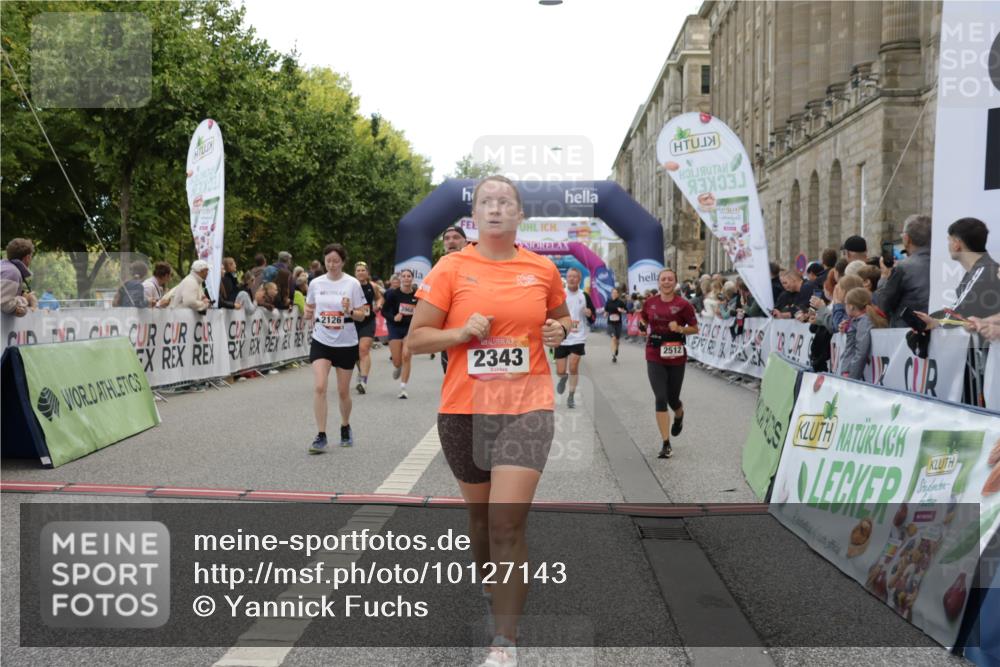 06.09.2026 - CURREX Alsterlauf Yannick Fuchs http://msf.ph/oto/10127143 06.09.2026 10:04:57 Ziel 2095, 2133, 2343, 2512, 2776, 3412, 3452, 3853, 3854, 3968, 4593, 4704, 4892, 5022, 5329, 6282, 8242, 8298 meine-sportfotos.de