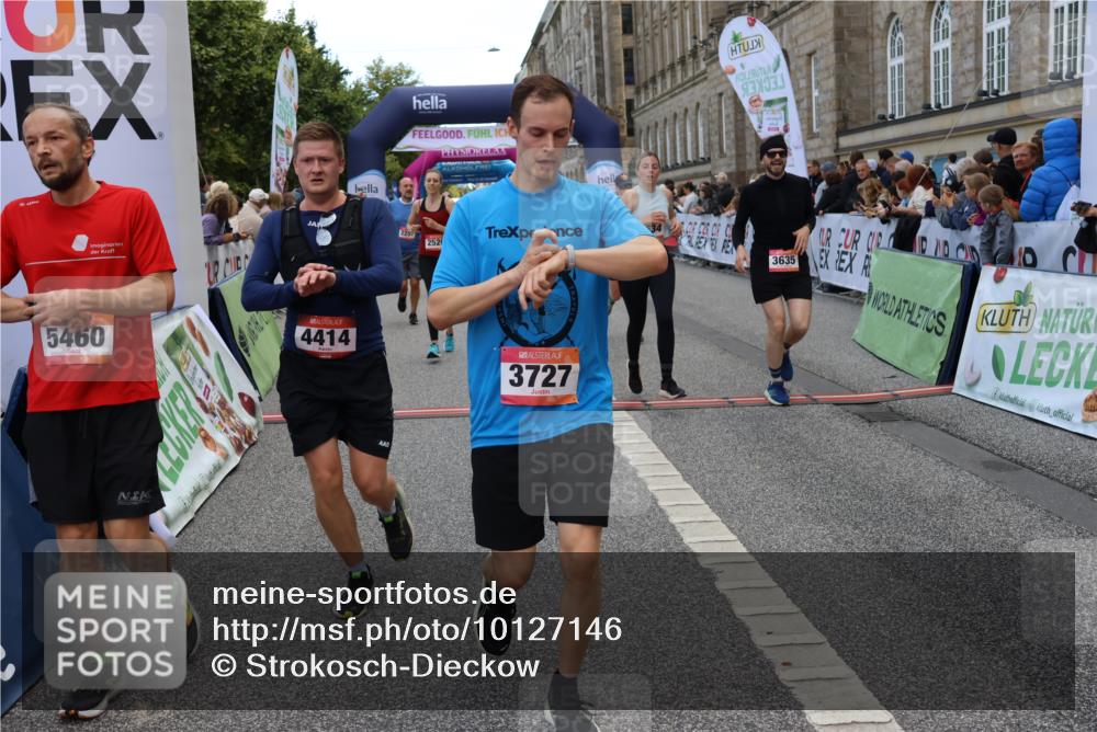 06.09.2026 - CURREX Alsterlauf Strokosch-Dieckow http://msf.ph/oto/10127146 06.09.2026 10:00:55 Ziel 2251, 2849, 2895, 3068, 3274, 3295, 3634, 3635, 3726, 3727, 3735, 4414, 5077, 5240, 5460, 5577, 5724, 6283, 6397, 6480, 8207, 8293 meine-sportfotos.de