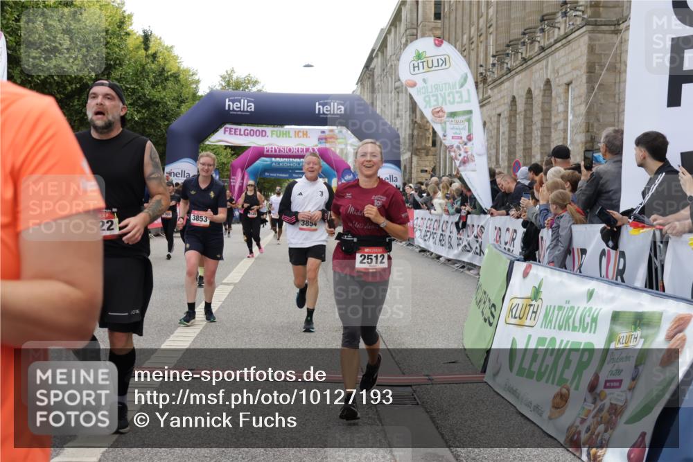 06.09.2026 - CURREX Alsterlauf Yannick Fuchs http://msf.ph/oto/10127193 06.09.2026 10:04:59 Ziel 2095, 2343, 2512, 3317, 3412, 3452, 3793, 3853, 3854, 3968, 4549, 4593, 4704, 4892, 5022, 5329, 5765, 6179, 6282, 8242, 8298 meine-sportfotos.de