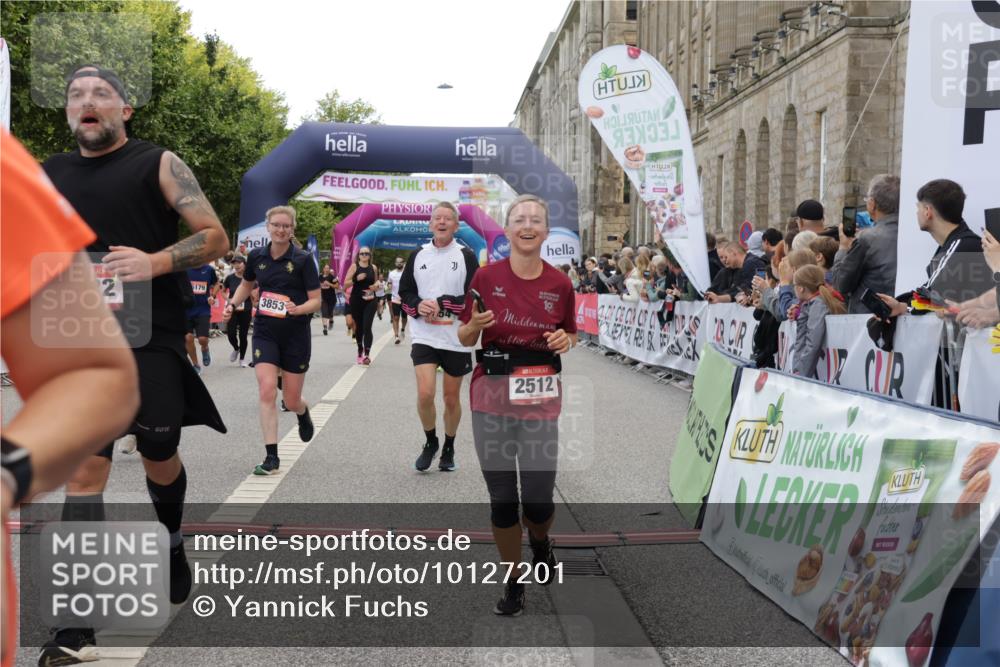 06.09.2026 - CURREX Alsterlauf Yannick Fuchs http://msf.ph/oto/10127201 06.09.2026 10:04:59 Ziel 2095, 2343, 2512, 3317, 3412, 3452, 3793, 3853, 3854, 3968, 4549, 4593, 4704, 4892, 5022, 5329, 5765, 6179, 6282, 8242, 8298 meine-sportfotos.de