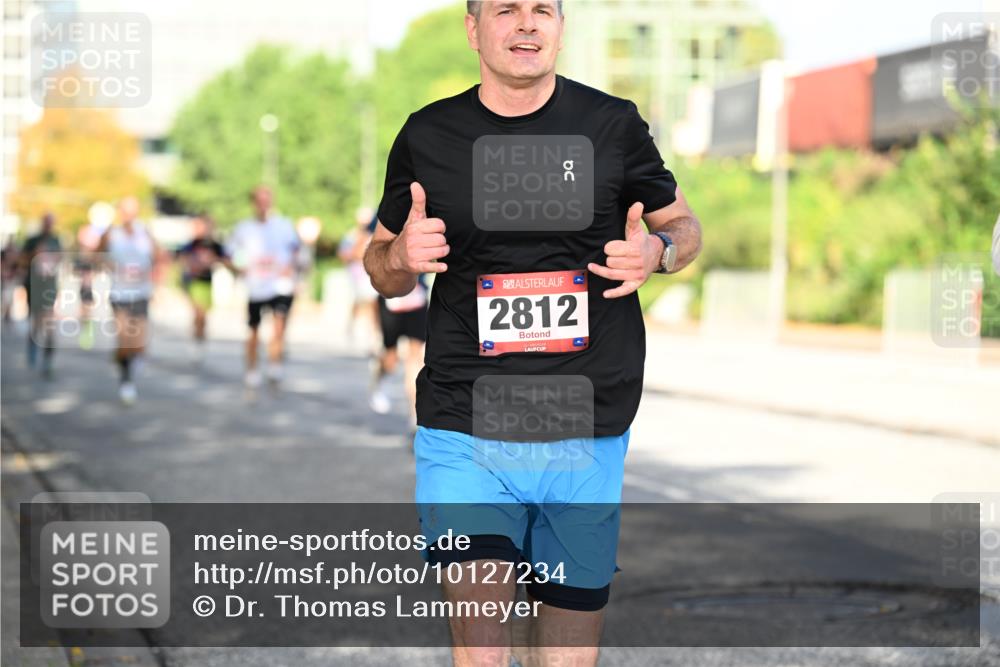 06.09.2026 - CURREX Alsterlauf Dr. Thomas Lammeyer http://msf.ph/oto/10127234 06.09.2026 09:46:47 Laufen 2812 meine-sportfotos.de
