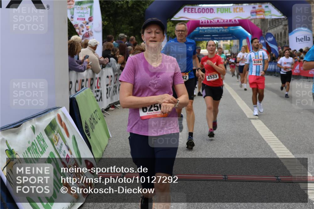 06.09.2026 - CURREX Alsterlauf Strokosch-Dieckow http://msf.ph/oto/10127292 06.09.2026 10:01:09 Ziel 2307, 2882, 3312, 3941, 4120, 4418, 4533, 4628, 4914, 5092, 5145, 5317, 5387, 5785, 6250, 6353, 6356, 6384, 8120, 8215 meine-sportfotos.de