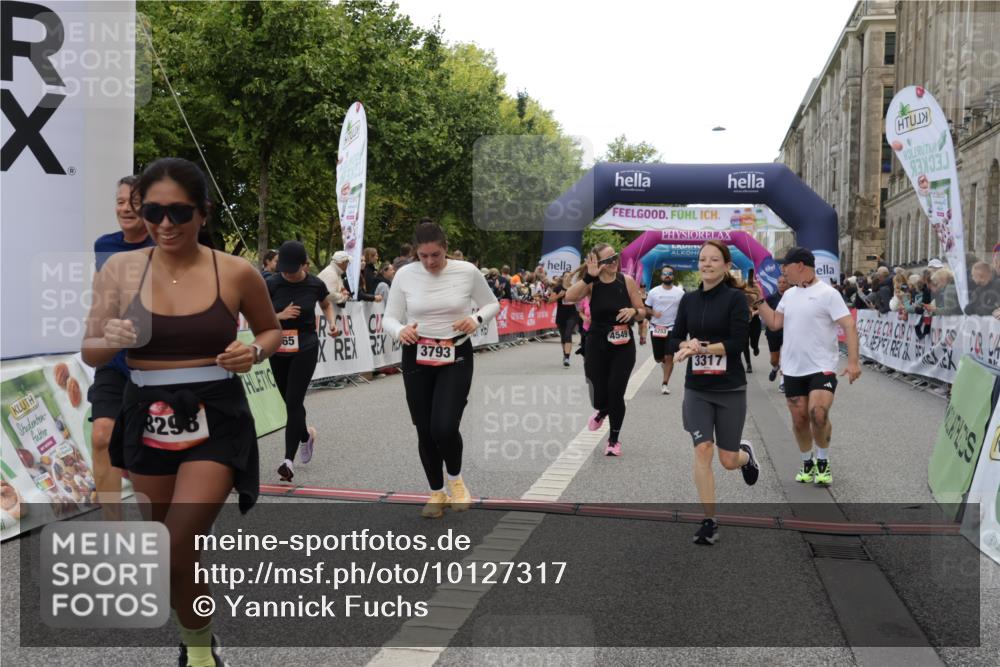 06.09.2026 - CURREX Alsterlauf Yannick Fuchs http://msf.ph/oto/10127317 06.09.2026 10:05:03 Ziel 2343, 2512, 2709, 3317, 3412, 3452, 3793, 3853, 3854, 3968, 4549, 5022, 5329, 5765, 6179, 6209, 6251, 6253, 6282, 8064, 8099, 8298 meine-sportfotos.de