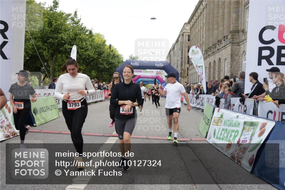 06.09.2026 - CURREX Alsterlauf Yannick Fuchs http://msf.ph/oto/10127324 06.09.2026 10:05:04 Ziel 2343, 2512, 2709, 3317, 3412, 3793, 3853, 3854, 3968, 4549, 5022, 5329, 5765, 6179, 6209, 6251, 6253, 8064, 8099, 8298 meine-sportfotos.de