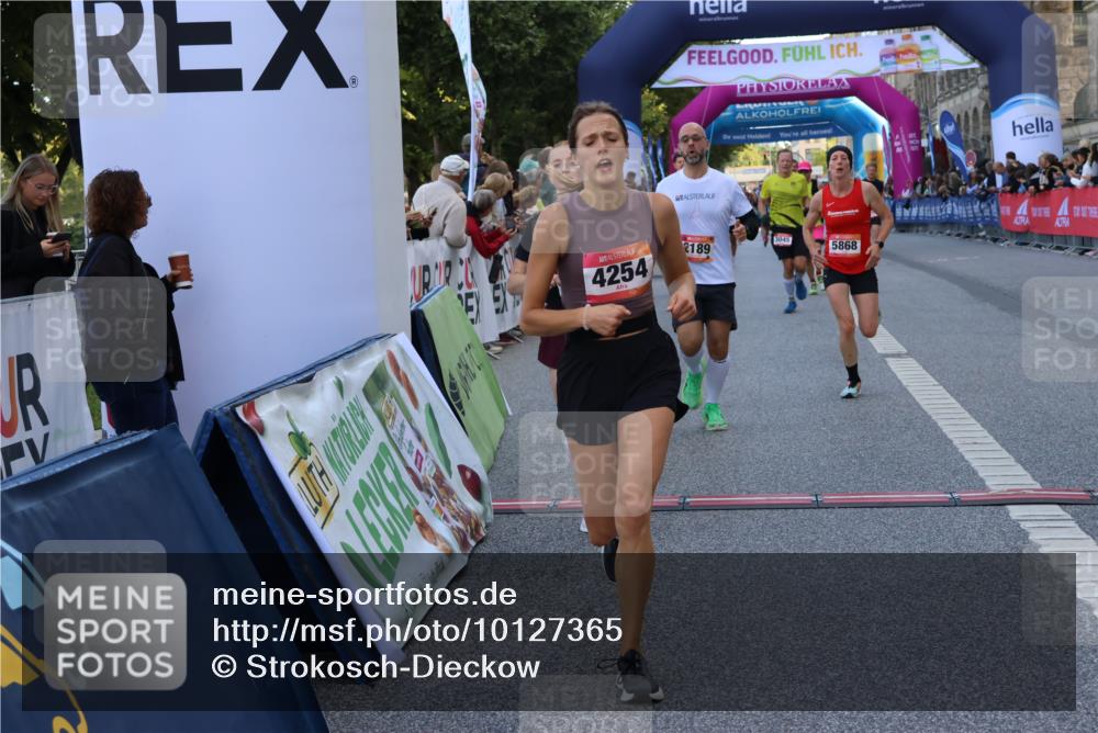 06.09.2026 - CURREX Alsterlauf Strokosch-Dieckow http://msf.ph/oto/10127365 06.09.2026 09:48:22 Ziel 2104, 2189, 2275, 2746, 3045, 3860, 3878, 4254, 4583, 5153, 5311, 5868, 6414, 8041 meine-sportfotos.de
