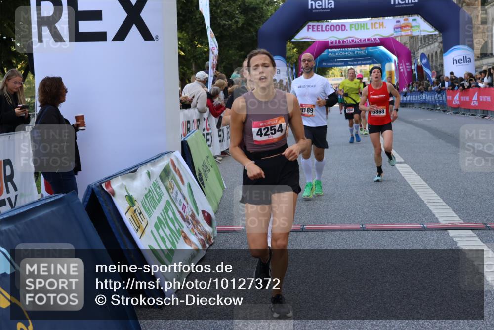 06.09.2026 - CURREX Alsterlauf Strokosch-Dieckow http://msf.ph/oto/10127372 06.09.2026 09:48:22 Ziel 2104, 2189, 2275, 2746, 3045, 3860, 3878, 4254, 4583, 5153, 5311, 5868, 6414, 8041 meine-sportfotos.de