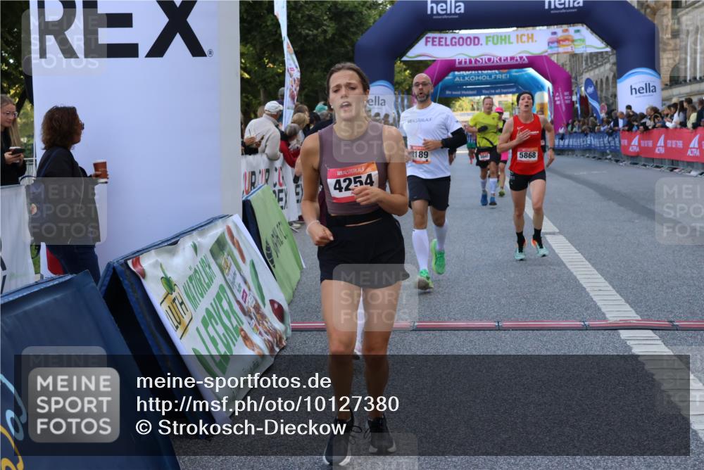 06.09.2026 - CURREX Alsterlauf Strokosch-Dieckow http://msf.ph/oto/10127380 06.09.2026 09:48:22 Ziel 2104, 2189, 2275, 2746, 3045, 3860, 3878, 4254, 4583, 5153, 5311, 5868, 6414, 8041 meine-sportfotos.de