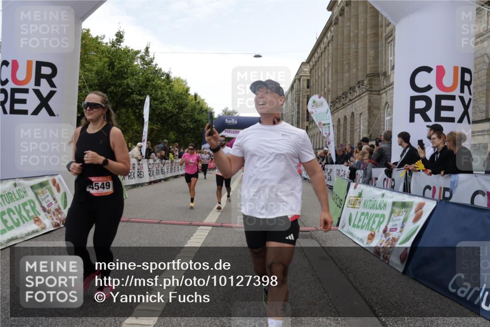 06.09.2026 - CURREX Alsterlauf Yannick Fuchs http://msf.ph/oto/10127398 06.09.2026 10:05:05 Ziel 2512, 2709, 3317, 3793, 3853, 3854, 3968, 4231, 4549, 5022, 5300, 5329, 5765, 6179, 6209, 6251, 6253, 8064, 8099, 8298 meine-sportfotos.de
