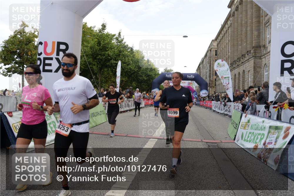 06.09.2026 - CURREX Alsterlauf Yannick Fuchs http://msf.ph/oto/10127476 06.09.2026 10:05:07 Ziel 2709, 3317, 3793, 3853, 3854, 3968, 4230, 4231, 4549, 4565, 4994, 5044, 5300, 5329, 5765, 6110, 6179, 6209, 6251, 6253, 8064, 8099, 8298 meine-sportfotos.de