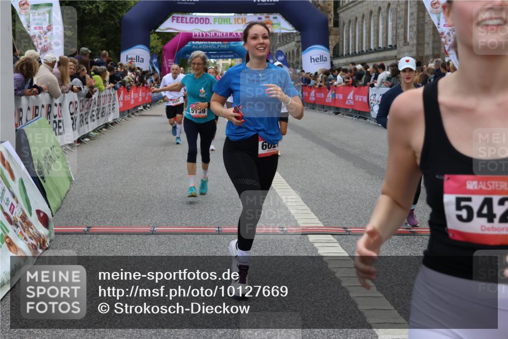 06.09.2026 - CURREX Alsterlauf Strokosch-Dieckow http://msf.ph/oto/10127669 06.09.2026 10:01:26 Ziel 2400, 2485, 2492, 3195, 3280, 3401, 3730, 3740, 4049, 4055, 4429, 4580, 5060, 5139, 5237, 5424, 5523, 5598, 5745, 5793, 6027, 6033, 6145, 6445 meine-sportfotos.de