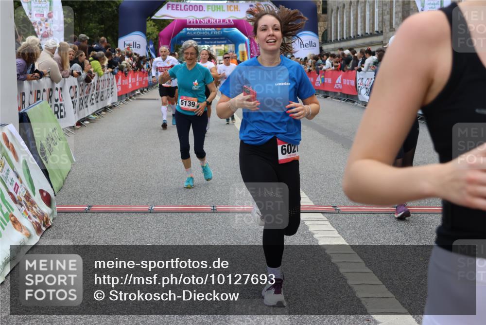 06.09.2026 - CURREX Alsterlauf Strokosch-Dieckow http://msf.ph/oto/10127693 06.09.2026 10:01:27 Ziel 2400, 2492, 3195, 3280, 3401, 3518, 3730, 3740, 4055, 4580, 5012, 5060, 5139, 5237, 5424, 5523, 5598, 5745, 5793, 6027, 6033, 6145, 6445 meine-sportfotos.de