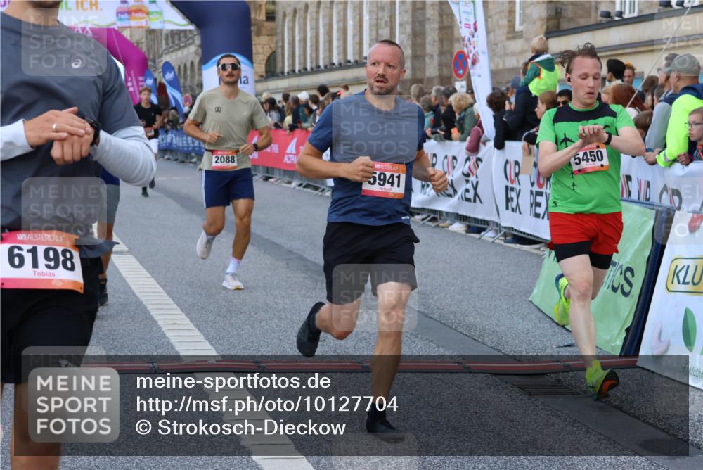 06.09.2026 - CURREX Alsterlauf Strokosch-Dieckow http://msf.ph/oto/10127704 06.09.2026 09:48:40 Ziel 2081, 2088, 2480, 3008, 3798, 3847, 4359, 4553, 4898, 5245, 5450, 5941, 6198, 6481, 8188, 8223 meine-sportfotos.de