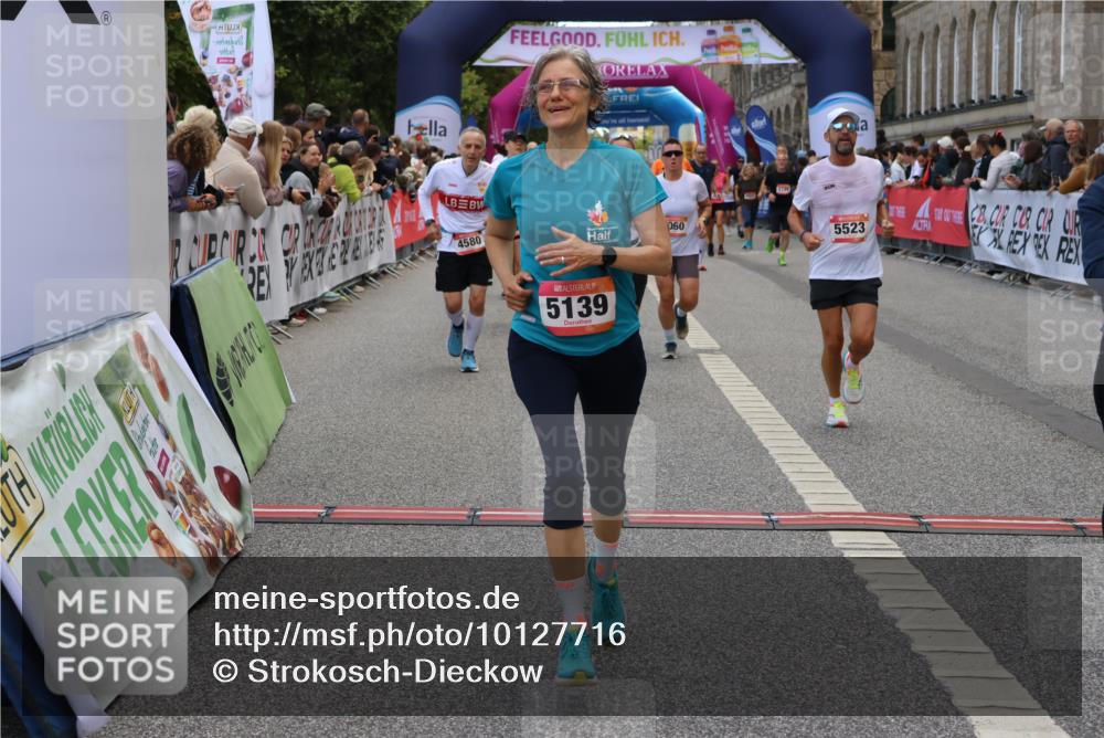 06.09.2026 - CURREX Alsterlauf Strokosch-Dieckow http://msf.ph/oto/10127716 06.09.2026 10:01:28 Ziel 2400, 2492, 3195, 3280, 3401, 3518, 3730, 4055, 4580, 4883, 4884, 5012, 5060, 5139, 5237, 5424, 5523, 5598, 5745, 5793, 6018, 6027, 6033, 6145, 6445 meine-sportfotos.de