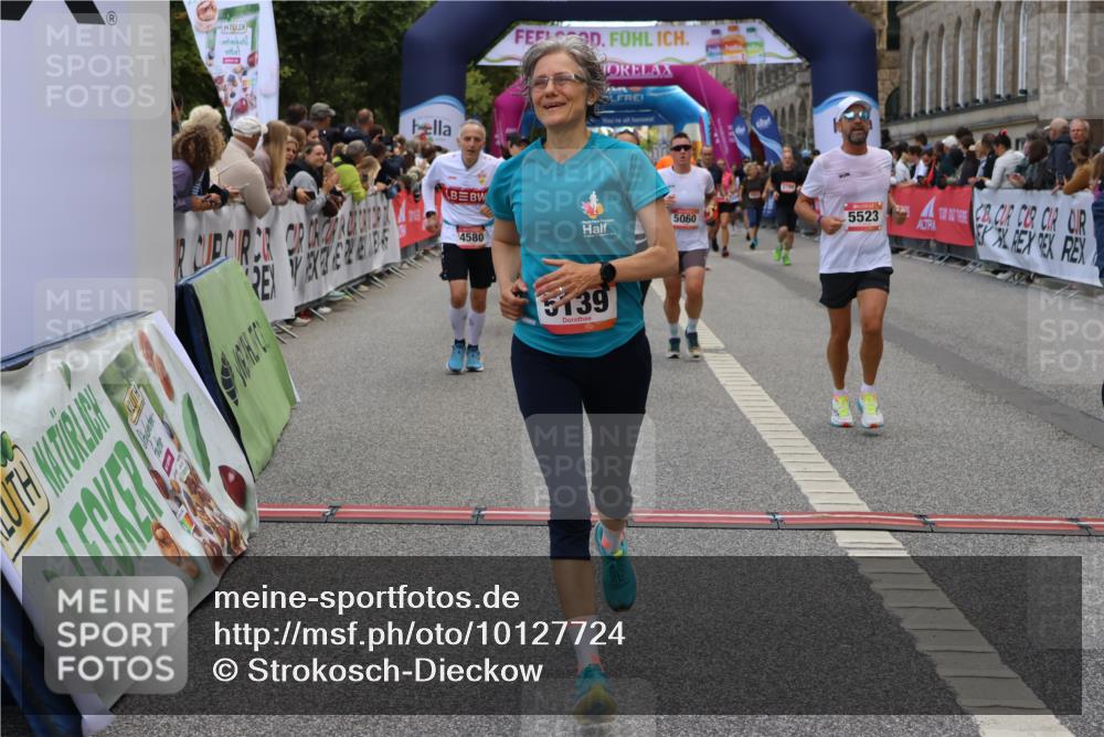 06.09.2026 - CURREX Alsterlauf Strokosch-Dieckow http://msf.ph/oto/10127724 06.09.2026 10:01:28 Ziel 2400, 2492, 3195, 3280, 3401, 3518, 3730, 4055, 4580, 4883, 4884, 5012, 5060, 5139, 5237, 5424, 5523, 5598, 5745, 5793, 6018, 6027, 6033, 6145, 6445 meine-sportfotos.de