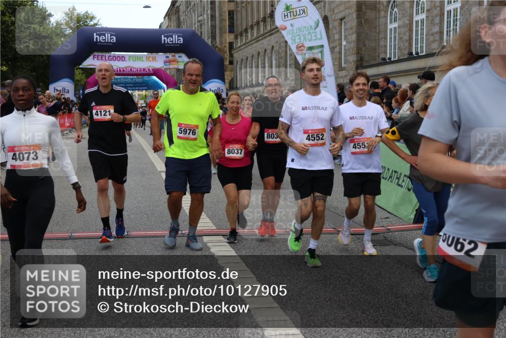 06.09.2026 - CURREX Alsterlauf Strokosch-Dieckow http://msf.ph/oto/10127905 06.09.2026 10:01:41 Ziel 2249, 2385, 2496, 2733, 3115, 3544, 4067, 4073, 4121, 4259, 4551, 4552, 4638, 4921, 5106, 5192, 5388, 5429, 5669, 5734, 5749, 5856, 5918, 5976, 6114, 8037, 8038, 8062 meine-sportfotos.de