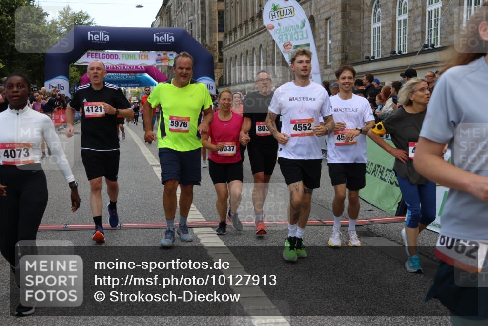 06.09.2026 - CURREX Alsterlauf Strokosch-Dieckow http://msf.ph/oto/10127913 06.09.2026 10:01:41 Ziel 2249, 2385, 2496, 2733, 3115, 3544, 4067, 4073, 4121, 4259, 4551, 4552, 4638, 4921, 5106, 5192, 5388, 5429, 5669, 5734, 5749, 5856, 5918, 5976, 6114, 8037, 8038, 8062 meine-sportfotos.de