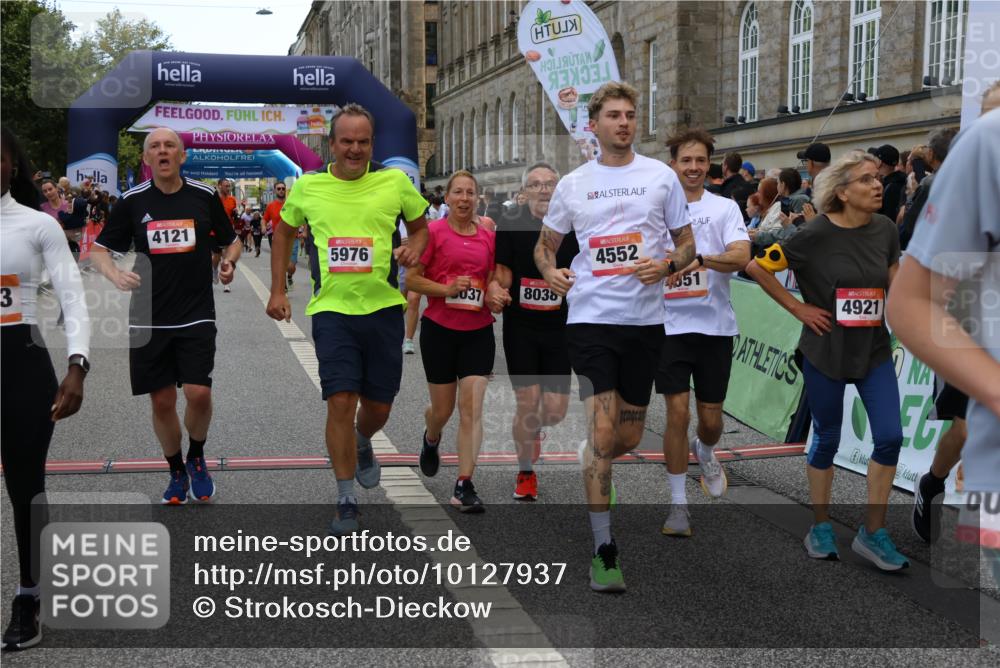 06.09.2026 - CURREX Alsterlauf Strokosch-Dieckow http://msf.ph/oto/10127937 06.09.2026 10:01:41 Ziel 2249, 2385, 2496, 2733, 3115, 3544, 4067, 4073, 4121, 4259, 4551, 4552, 4638, 4921, 5106, 5192, 5388, 5429, 5669, 5734, 5749, 5856, 5918, 5976, 6114, 8037, 8038, 8062 meine-sportfotos.de