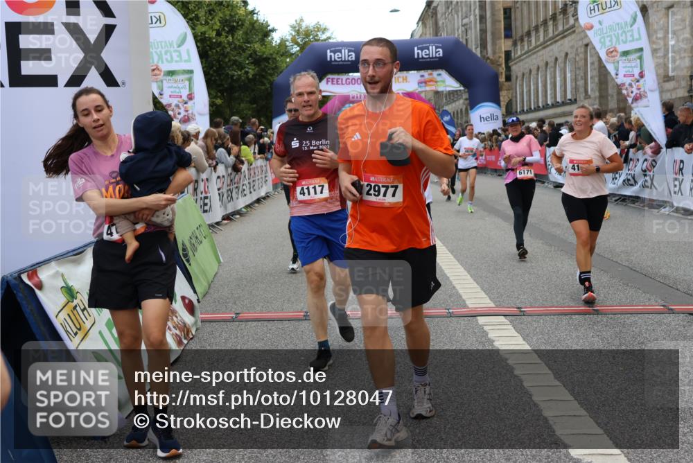 06.09.2026 - CURREX Alsterlauf Strokosch-Dieckow http://msf.ph/oto/10128047 06.09.2026 10:01:49 Ziel 2040, 2229, 2375, 2385, 2977, 3115, 3150, 3322, 3448, 3563, 4067, 4117, 4162, 4608, 4618, 5106, 5186, 5380, 5388, 5429, 5542, 5679, 5734, 6171, 6341, 8122 meine-sportfotos.de