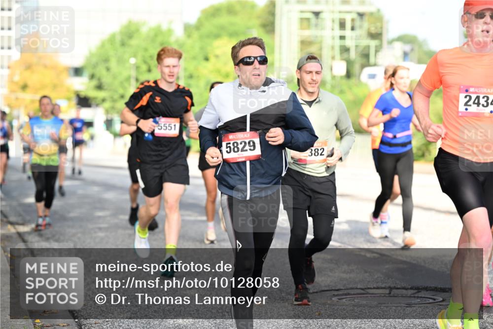 06.09.2026 - CURREX Alsterlauf Dr. Thomas Lammeyer http://msf.ph/oto/10128058 06.09.2026 09:48:16 Laufen 5551, 5829, 382, 2434 meine-sportfotos.de