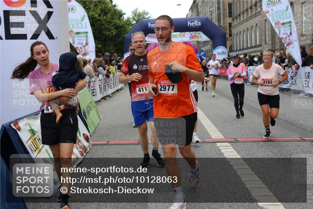 06.09.2026 - CURREX Alsterlauf Strokosch-Dieckow http://msf.ph/oto/10128063 06.09.2026 10:01:49 Ziel 2040, 2229, 2375, 2385, 2977, 3115, 3150, 3322, 3448, 3563, 4067, 4117, 4162, 4608, 4618, 5106, 5186, 5380, 5388, 5429, 5542, 5679, 5734, 6171, 6341, 8122 meine-sportfotos.de