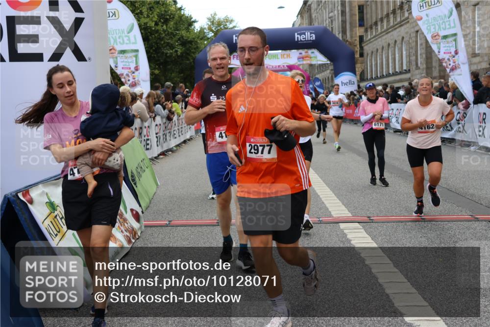06.09.2026 - CURREX Alsterlauf Strokosch-Dieckow http://msf.ph/oto/10128071 06.09.2026 10:01:49 Ziel 2040, 2229, 2375, 2385, 2977, 3115, 3150, 3322, 3448, 3563, 4067, 4117, 4162, 4608, 4618, 5106, 5186, 5380, 5388, 5429, 5542, 5679, 5734, 6171, 6341, 8122 meine-sportfotos.de